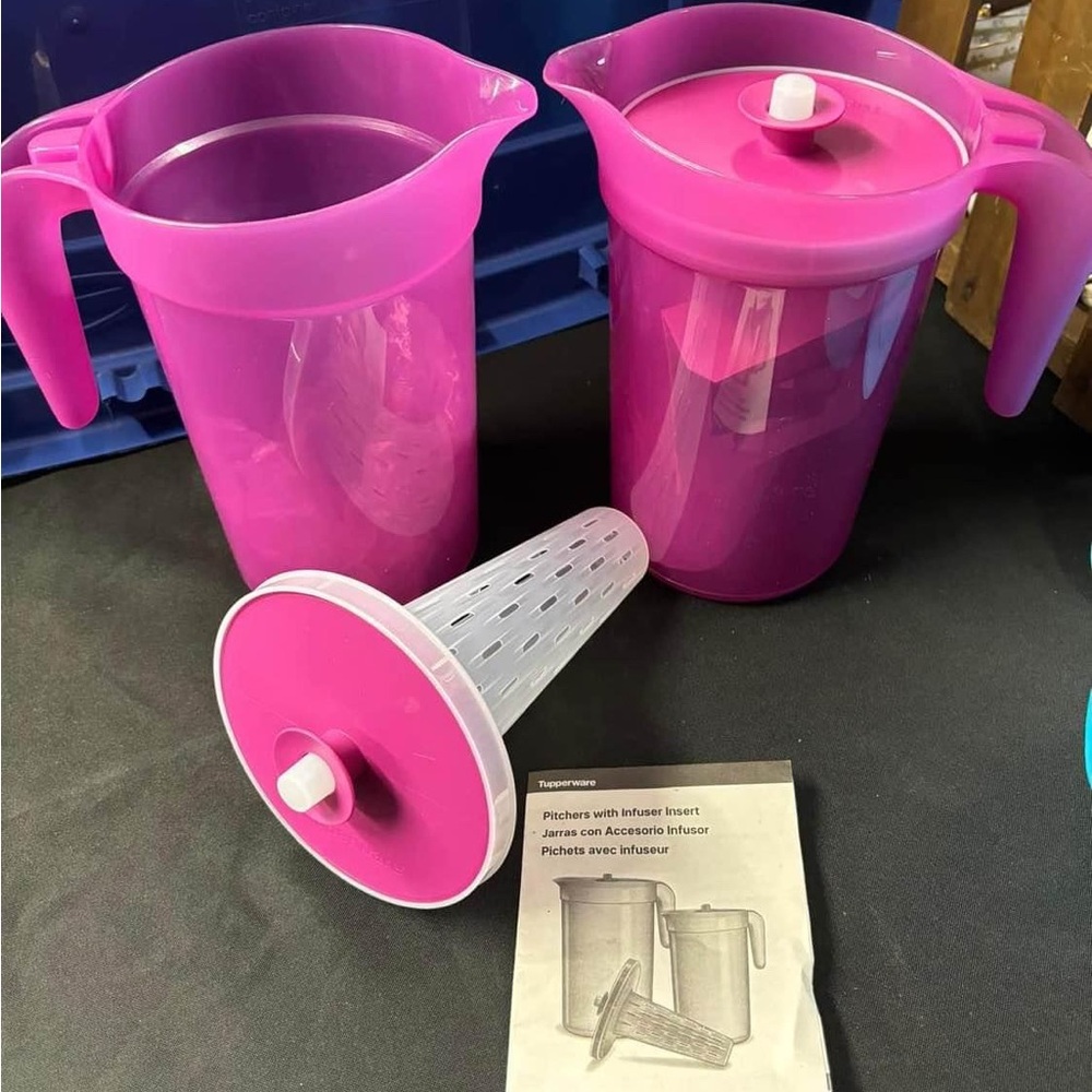 New 2 Quart Tupperware Pitcher with removable infusion option.